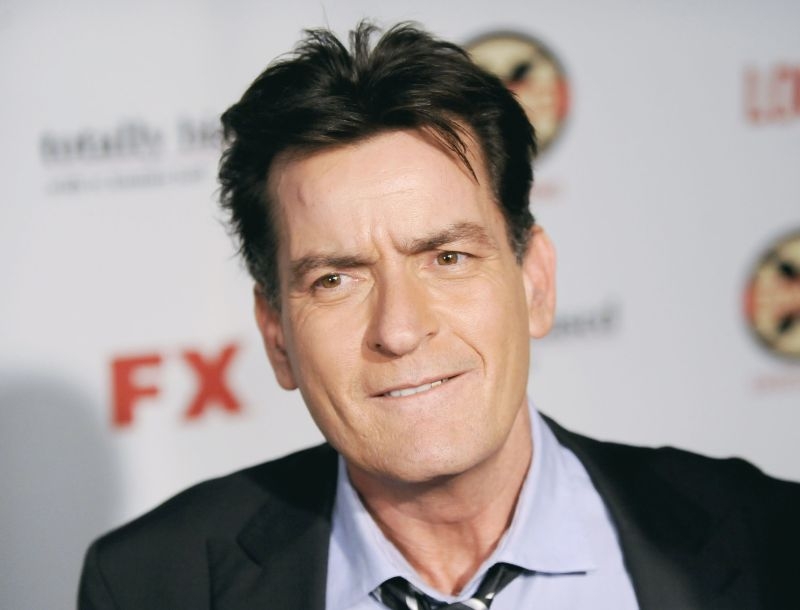 Charlie Sheen: Εσπευσμένα στο νοσοκομείο Charlie Sheen: Εσπευσμένα στο νοσοκομείο
