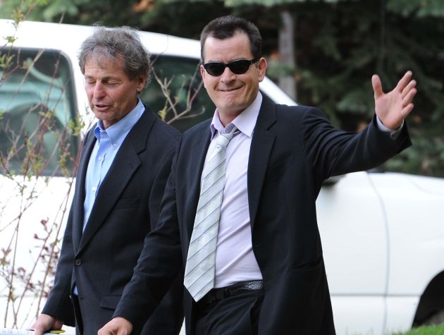 Στην αντεπίθεση ο Charlie Sheen! Tι απαντά για την βιαιοπραγία κατά αναισθησιολόγου; - Κεντρική Εικόνα Στην αντεπίθεση ο Charlie Sheen! Tι απαντά για την βιαιοπραγία κατά αναισθησιολόγου; - Κεντρική Εικόνα