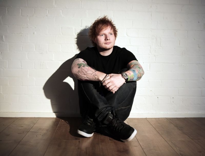 Ed Sheeran: Τραγουδούσα μεθυσμένος στην σκηνή Ed Sheeran: Τραγουδούσα μεθυσμένος στην σκηνή