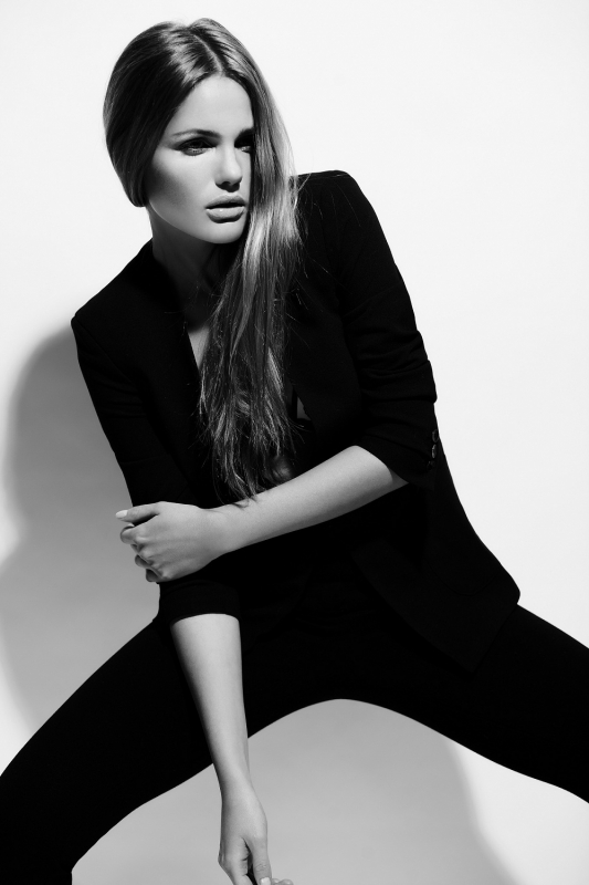 Πως μπορώ να κάνω ενδιαφέρον ένα total black look; Πως μπορώ να κάνω ενδιαφέρον ένα total black look;