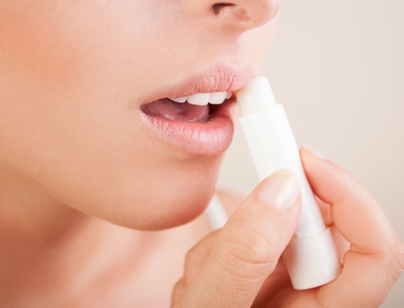 Φοράς κάθε μέρα lip balm; Ξανασκέψου το! Φοράς κάθε μέρα lip balm; Ξανασκέψου το!