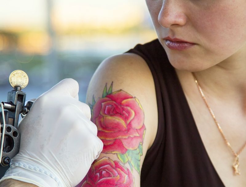 Θες tattoo; Δες υπέροχα σχέδια με λουλούδια Θες tattoo; Δες υπέροχα σχέδια με λουλούδια