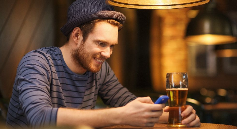 Τελικά αν χρησιμοποιείς Tinder θεωρείται απιστία; Τελικά αν χρησιμοποιείς Tinder θεωρείται απιστία;