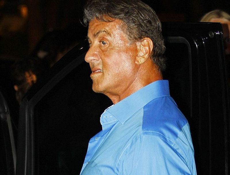 Sylvester Stallone: Έγινε… bronze από τoν ήλιο! Sylvester Stallone: Έγινε… bronze από τoν ήλιο!
