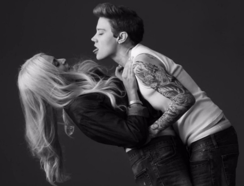 Ντροπή! Το Saturday Night Live γελοιοποιεί τον Justin Bieber Ντροπή! Το Saturday Night Live γελοιοποιεί τον Justin Bieber