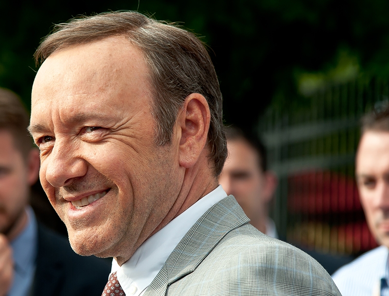 Έχεις ακούσει τον Kevin Spacey να τραγουδάει; Έχεις ακούσει τον Kevin Spacey να τραγουδάει;