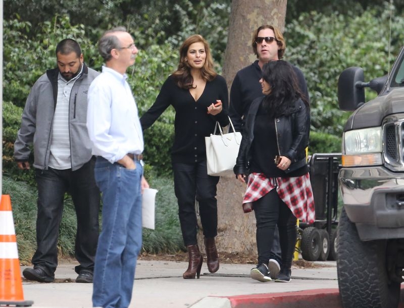 Η Eva Mendes σε φόρμα έξι εβδομάδες μετά τη γέννηση της κόρης της