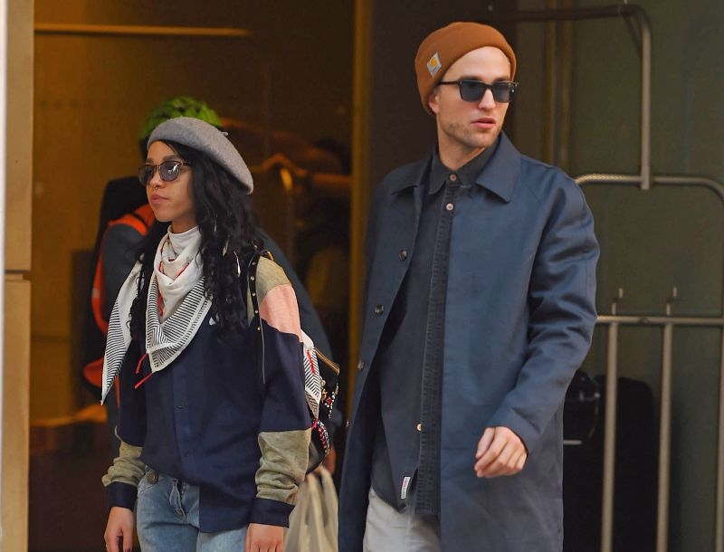 Επ, ντροπή Robert! Aσυγκράτητος ο Pattinson Επ, ντροπή Robert! Aσυγκράτητος ο Pattinson