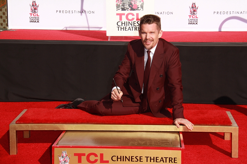 Ο Ethan Hawke αφήνει το αποτύπωμά του στο Χόλυγουντ Ο Ethan Hawke αφήνει το αποτύπωμά του στο Χόλυγουντ
