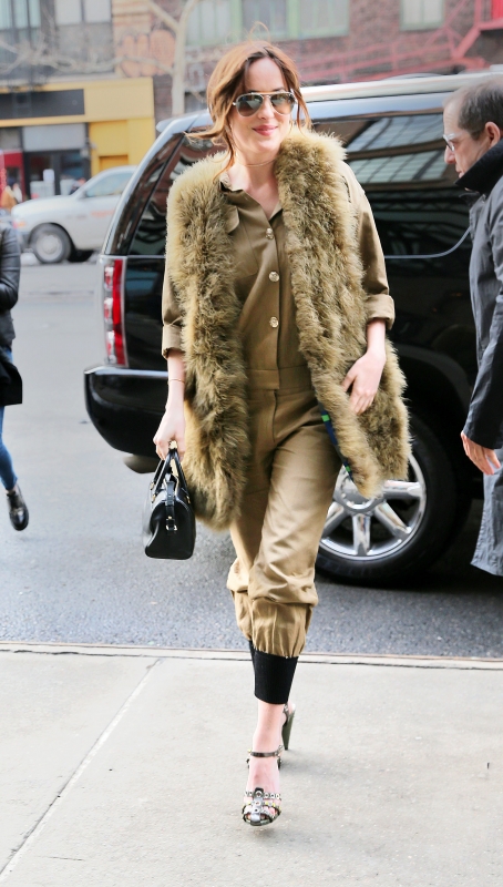 Ντύσου σαν τη Dakota Johnson: βρες κι εσύ το jumpsuit που σου ταιριάζει Ντύσου σαν τη Dakota Johnson: βρες κι εσύ το jumpsuit που σου ταιριάζει