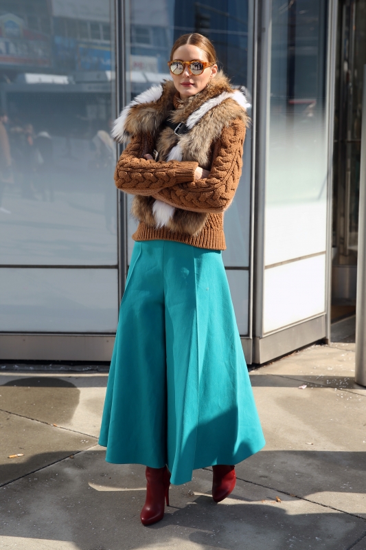 Η Olivia Palermo σε μια εμφάνιση που υπογραμμίζει τη στιλιστική ιδιοφυία που την χαρακτηρίζει Η Olivia Palermo σε μια εμφάνιση που υπογραμμίζει τη στιλιστική ιδιοφυία που την χαρακτηρίζει