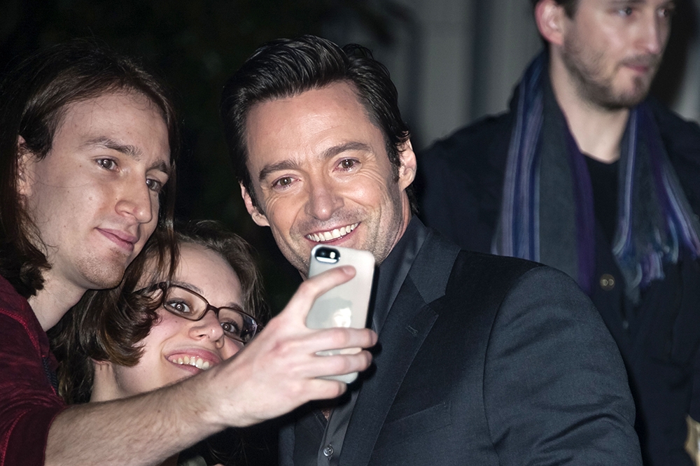 Hugh Jackman: Βγάζει selfies με τους φαν του Hugh Jackman: Βγάζει selfies με τους φαν του