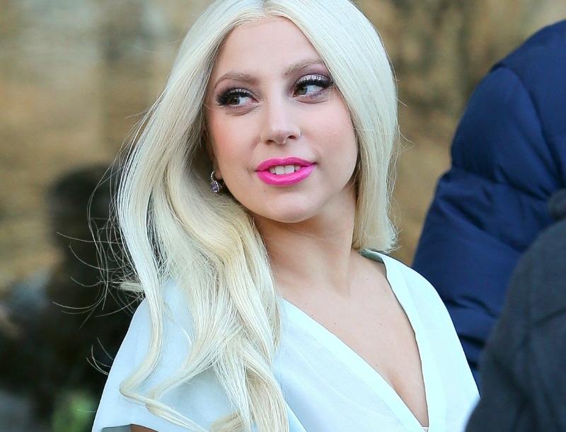 Lady Gaga: Βάλε και εσύ το φούξια κραγιόν Lady Gaga: Βάλε και εσύ το φούξια κραγιόν
