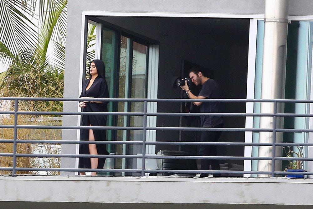 Kylie Jenner: Φωτογράφιση με μονοκίνι Kylie Jenner: Φωτογράφιση με μονοκίνι