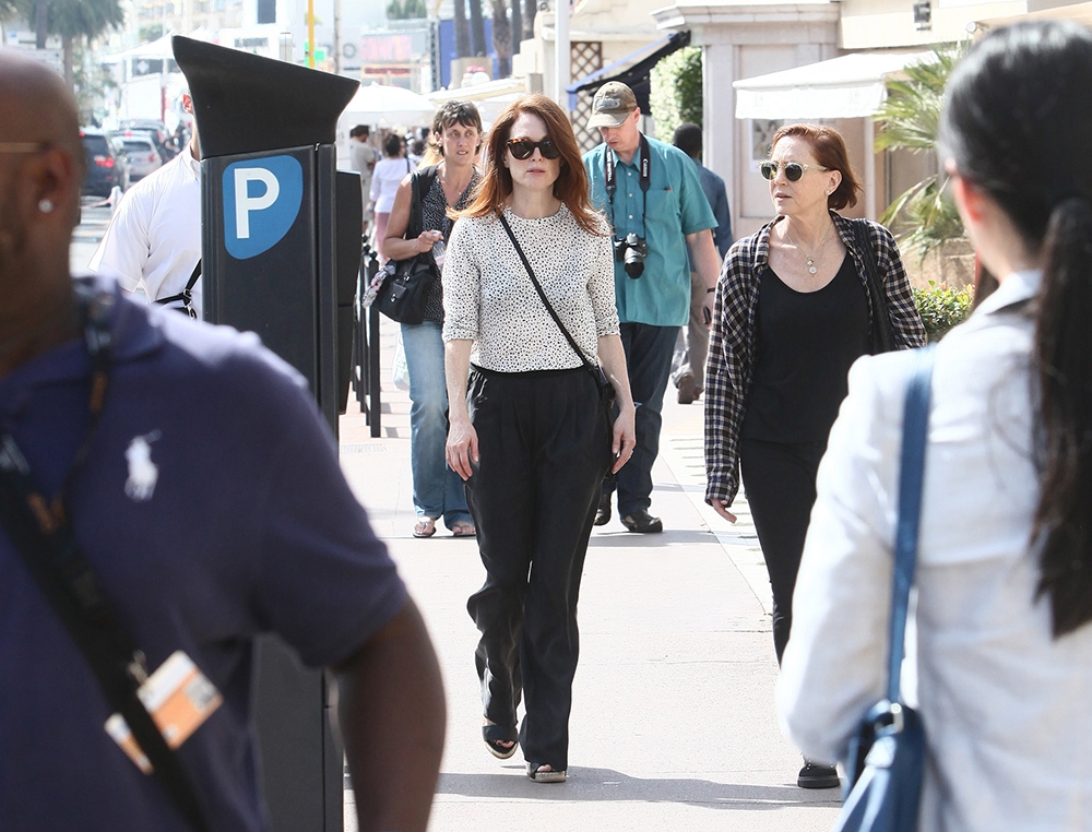 Julianne Moore: Κατέφτασε πρώτη στις Κάννες Julianne Moore: Κατέφτασε πρώτη στις Κάννες