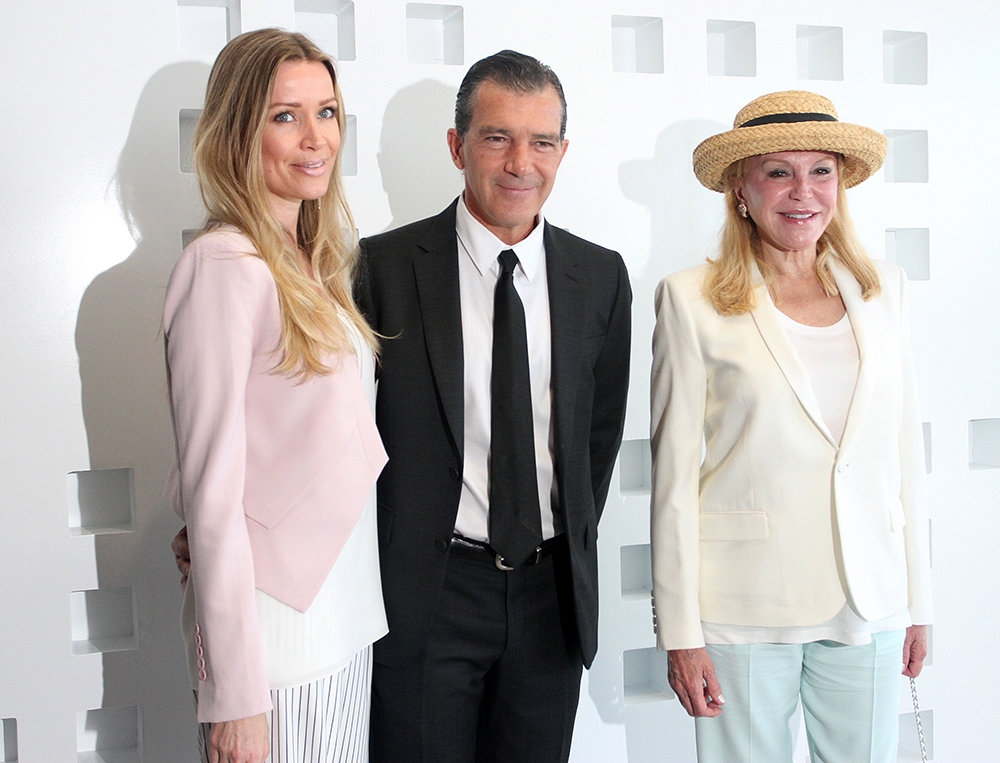 Antonio Banderas: Με τη σύντροφό του στη Μάλαγα Antonio Banderas: Με τη σύντροφό του στη Μάλαγα