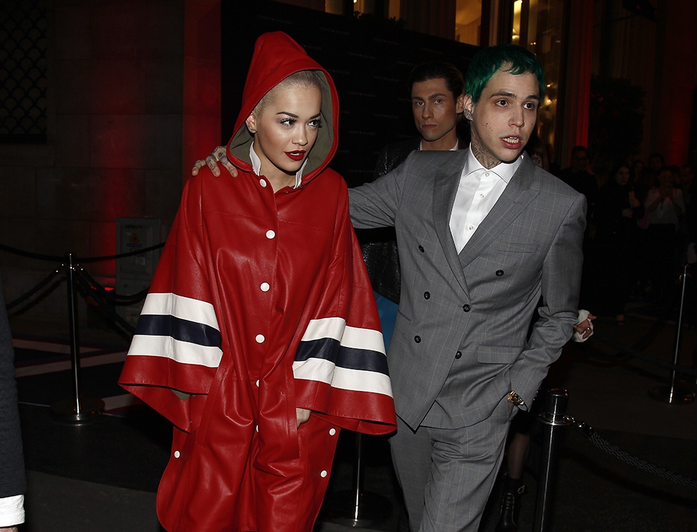 Rita Ora: Με τον πρασινομάλλη γιο του Tommy Hilfiger στο Παρίσι Rita Ora: Με τον πρασινομάλλη γιο του Tommy Hilfiger στο Παρίσι