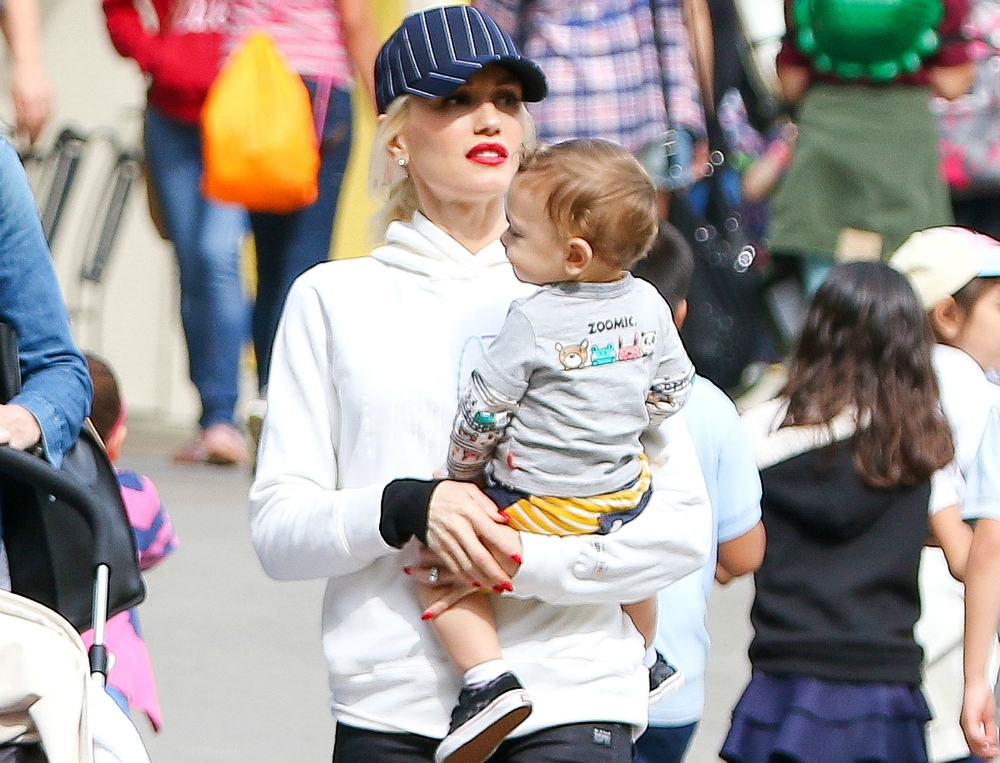 Gwen Stefani: Μια cool μαμά με τους γιους της στον Ζωολογικό Κήπο Gwen Stefani: Μια cool μαμά με τους γιους της στον Ζωολογικό Κήπο