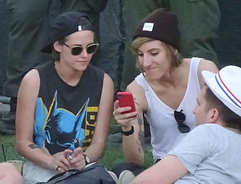 Kristen Stewart: Τρυφερά τετ α τετ με την Alicia Cargile Kristen Stewart: Τρυφερά τετ α τετ με την Alicia Cargile