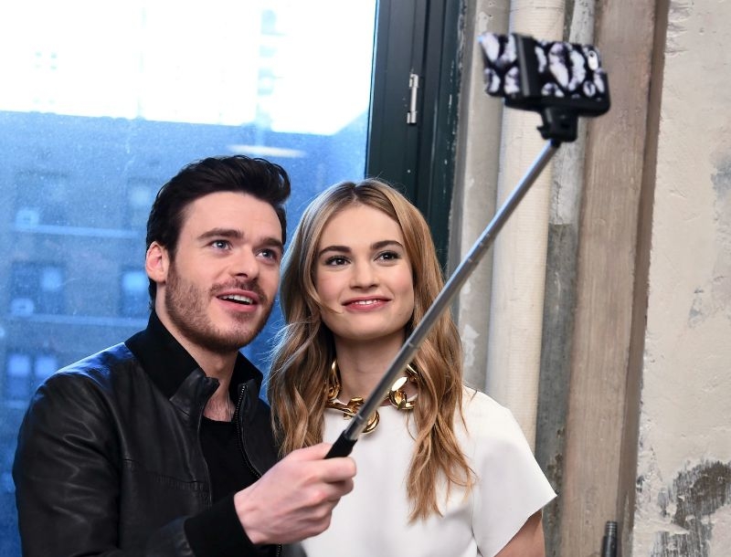 Kαι όμως το selfie stick σώζει ζωές (κυριολεκτικά) Kαι όμως το selfie stick σώζει ζωές (κυριολεκτικά)