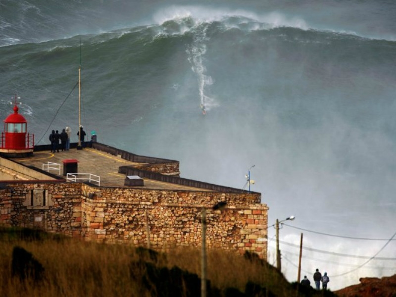 Garrett McNamara: Έκανε surf σε κύμα 30 μέτρων! Garrett McNamara: Έκανε surf σε κύμα 30 μέτρων!