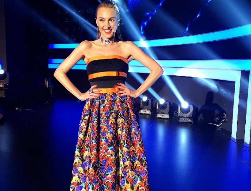 Xfactor: H Τάμτα στον ημιτελικό επιλέγει εμπριμέ maxi φόρεμα (εσύ;) Xfactor: H Τάμτα στον ημιτελικό επιλέγει εμπριμέ maxi φόρεμα (εσύ;)