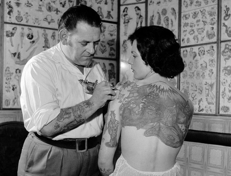 Retro Tattoo: Σπάνιες φωτογραφίες γυναικών με τατουάζ του περασμένου αιώνα Retro Tattoo: Σπάνιες φωτογραφίες γυναικών με τατουάζ του περασμένου αιώνα