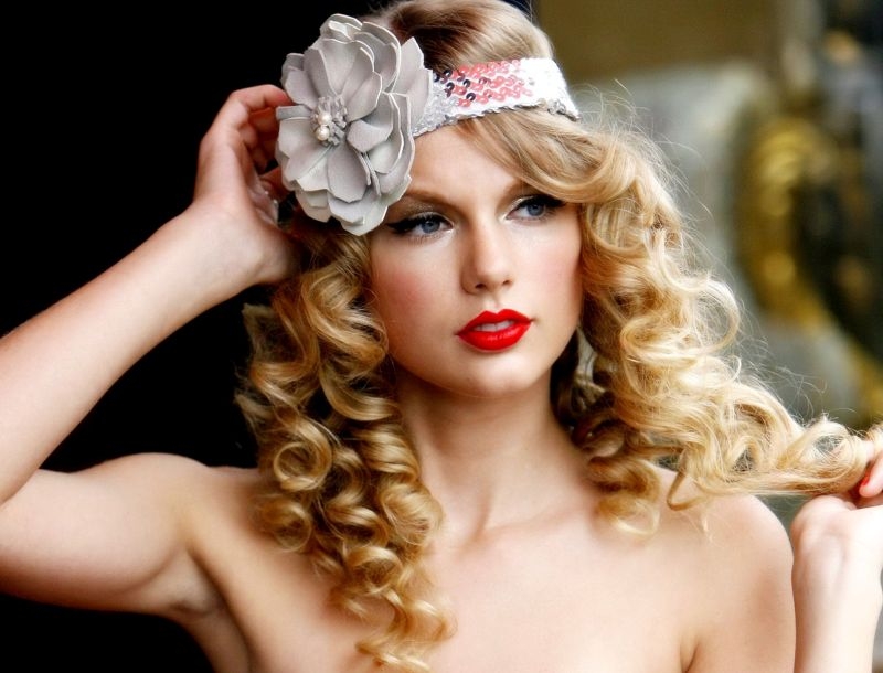 H Taylor Swift χαλαρώνει με την οικογένεια της H Taylor Swift χαλαρώνει με την οικογένεια της