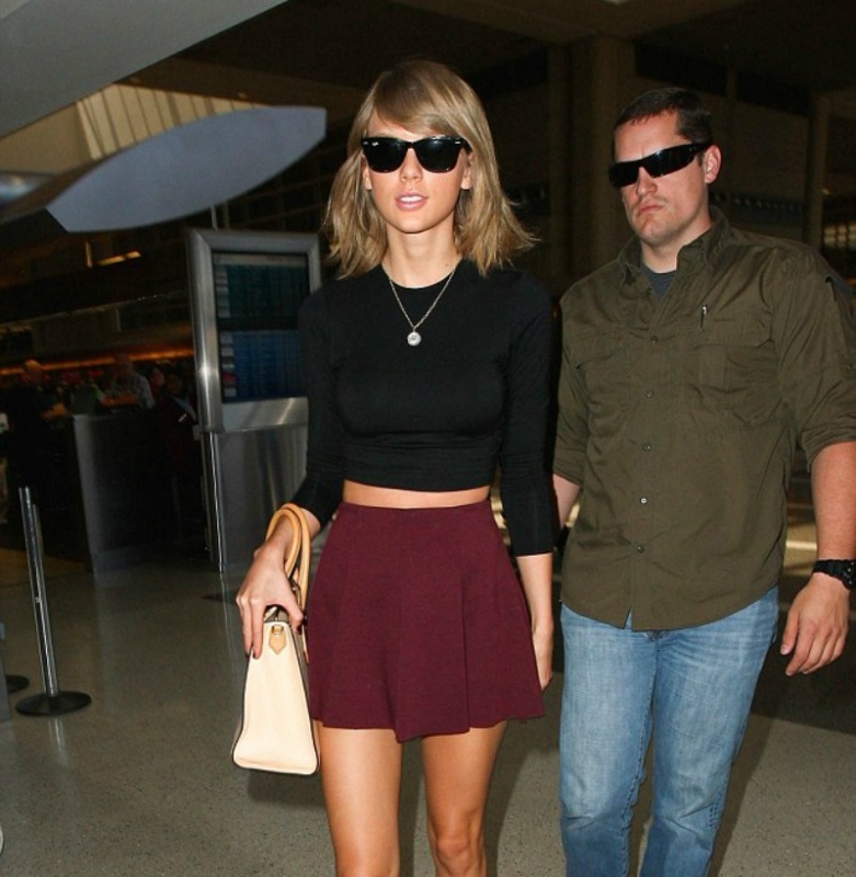 Η Taylor Swift είναι ακομπλεξάριστη! Δεν νιώθει ανταγωνισμό για καμία άλλη celebrity Η Taylor Swift είναι ακομπλεξάριστη! Δεν νιώθει ανταγωνισμό για καμία άλλη celebrity