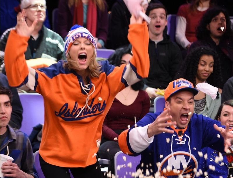 Τaylor Swift και Jimmy Fallon χορεύουν στα γήπεδα! Τaylor Swift και Jimmy Fallon χορεύουν στα γήπεδα!