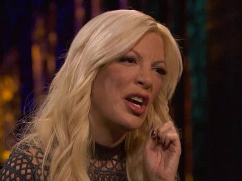 Η Tori Spelling αποκάλυψε ότι κοιμήθηκε με δυο από τους πρωταγωνιστές του Beverly Hills! Juicy! Η Tori Spelling αποκάλυψε ότι κοιμήθηκε με δυο από τους πρωταγωνιστές του Beverly Hills! Juicy!