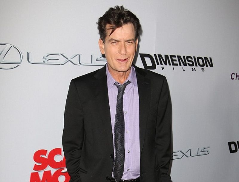 Ο Charlie Sheen απαντά για την επίθεση σε οδοντιατρείο Ο Charlie Sheen απαντά για την επίθεση σε οδοντιατρείο