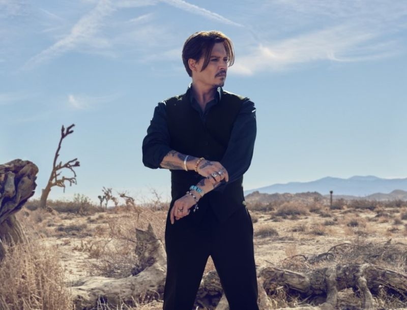 Johnny Depp : Πρωταγωνιστεί στη νέα καμπάνα της Dior! (video) Johnny Depp : Πρωταγωνιστεί στη νέα καμπάνα της Dior! (video)