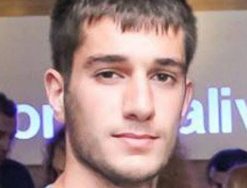 Βαγγέλης Γιακουμάκης: Έκοψε τις φλέβες του Βαγγέλης Γιακουμάκης: Έκοψε τις φλέβες του