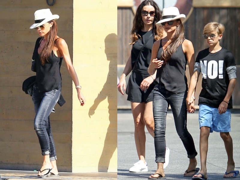 Η Victoria Beckham κάνει τις σαγιονάρες να δείχνουν chic Η Victoria Beckham κάνει τις σαγιονάρες να δείχνουν chic