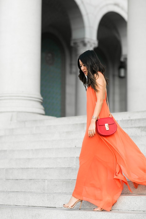 Street style: H Wendy Nguyen συνδυάζει πορτοκαλί με κόκκινο σε ένα chic σύνολο Street style: H Wendy Nguyen συνδυάζει πορτοκαλί με κόκκινο σε ένα chic σύνολο