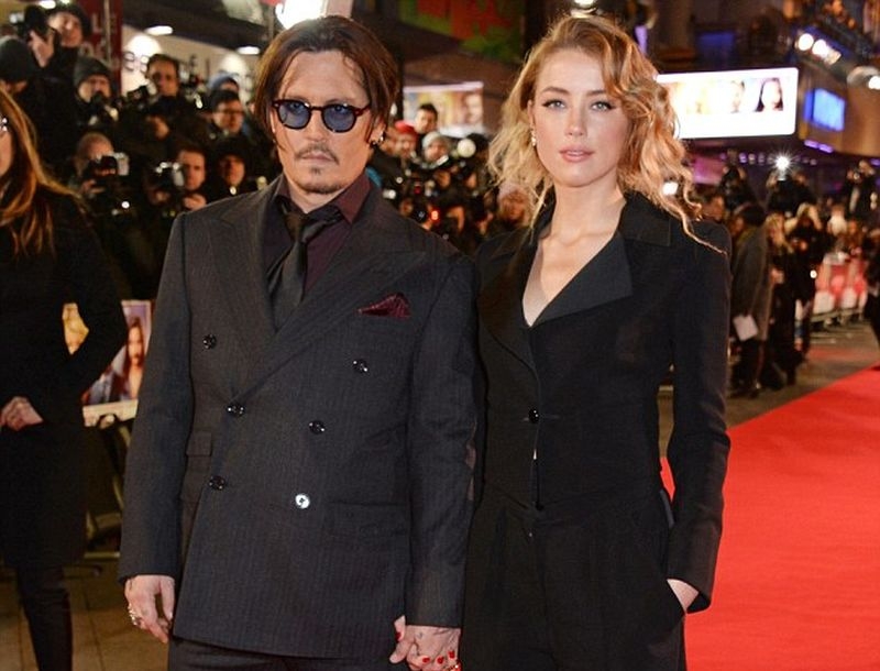 Παντρεύτηκε ο Johnny Depp; Παντρεύτηκε ο Johnny Depp;