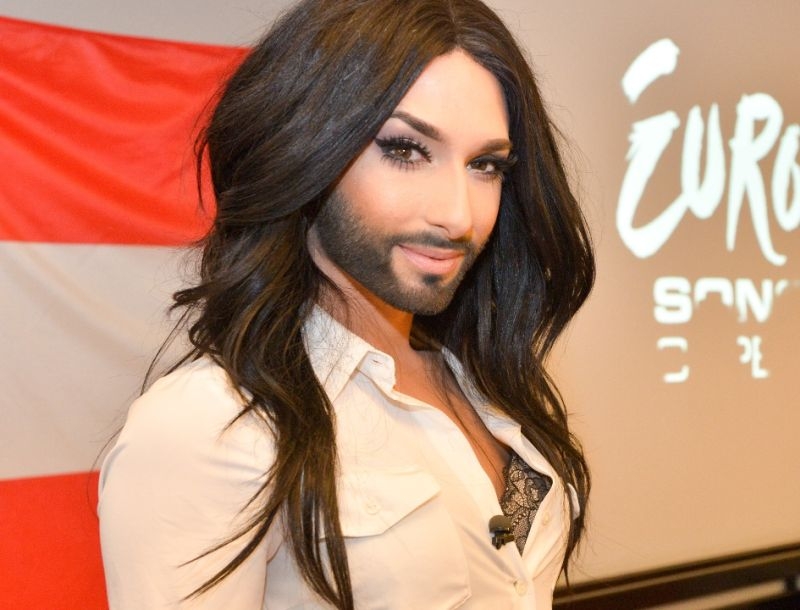 Η Conchita με νυφικό! (video) Η Conchita με νυφικό! (video)