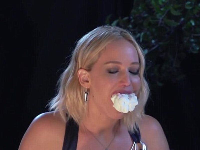 Πόσα marshmallows χωράνε στο στόμα της Jennifer Lawrence; Η απάντηση στο ξεκαρδιστικό video Πόσα marshmallows χωράνε στο στόμα της Jennifer Lawrence; Η απάντηση στο ξεκαρδιστικό video