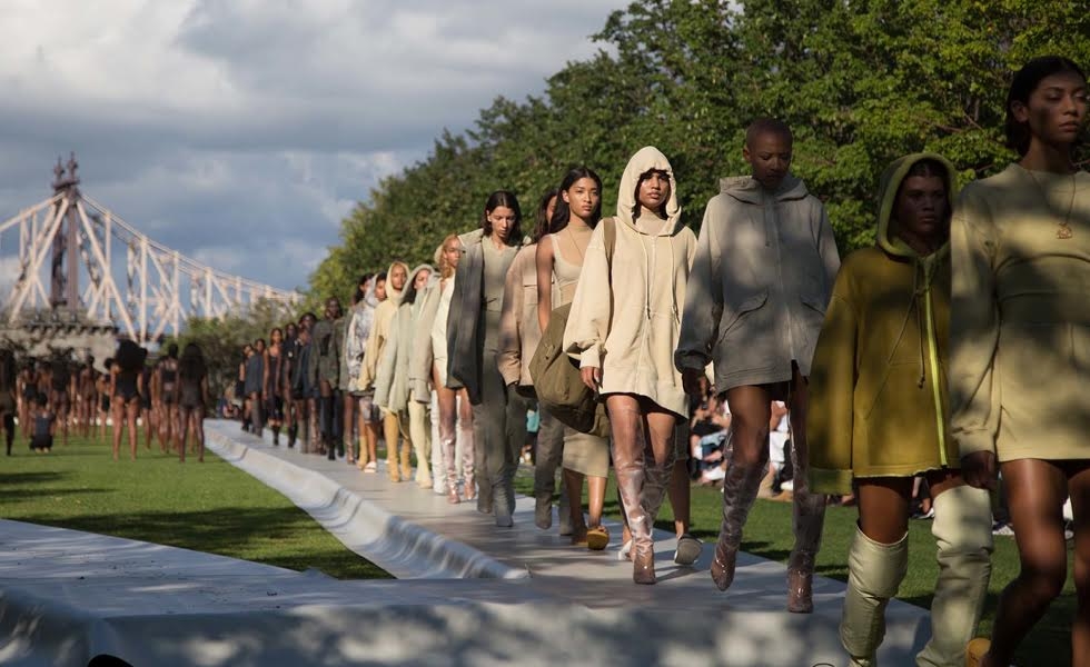 Η νέα κολεξιόν του Kanye West με τα Yeezy 4, σε ένα show που συζητήθηκε… Η νέα κολεξιόν του Kanye West με τα Yeezy 4, σε ένα show που συζητήθηκε…