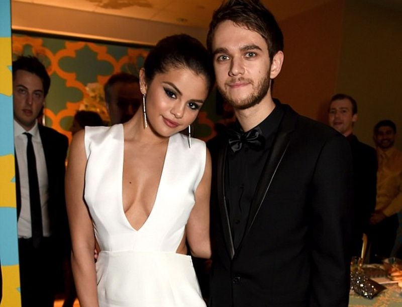 Ποιος Justin; H Selena Gomez φιλιέται με το νέο της αγόρι Ποιος Justin; H Selena Gomez φιλιέται με το νέο της αγόρι
