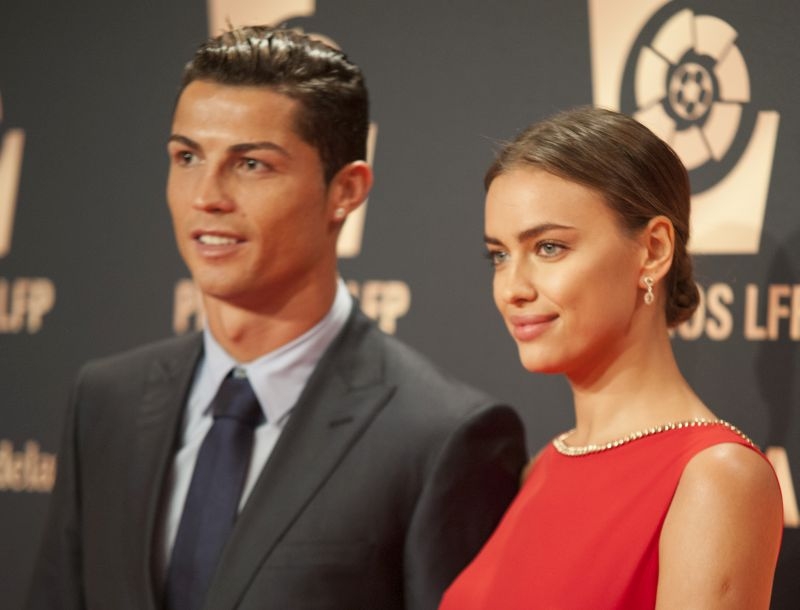 H sexy Irina Shayk στο πλευρό του Cristiano Ronaldo στο κόκκινο χαλί H sexy Irina Shayk στο πλευρό του Cristiano Ronaldo στο κόκκινο χαλί